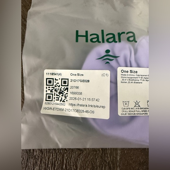 Halara Softlyzero™ Plush Solid Pleated Scrunchie NWT/NEW In Bag - Picture 3 of 6